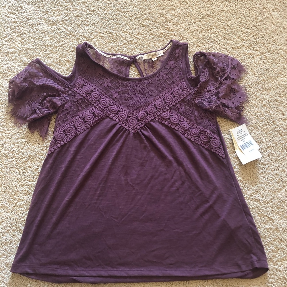 Shoulder up out lace top
